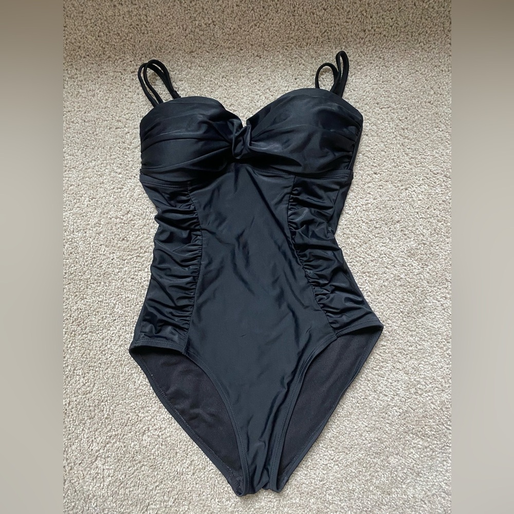 Flattering Twisted Sweetheart Neckline One Piece Swimsuit | size S | Old Navy